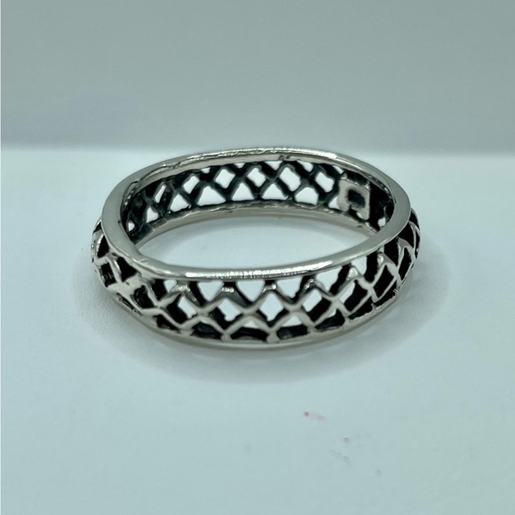 Vintage Criss Cross/Mesh Pattern Sterling Silver 925 Ring Band - Picture 2 of 10